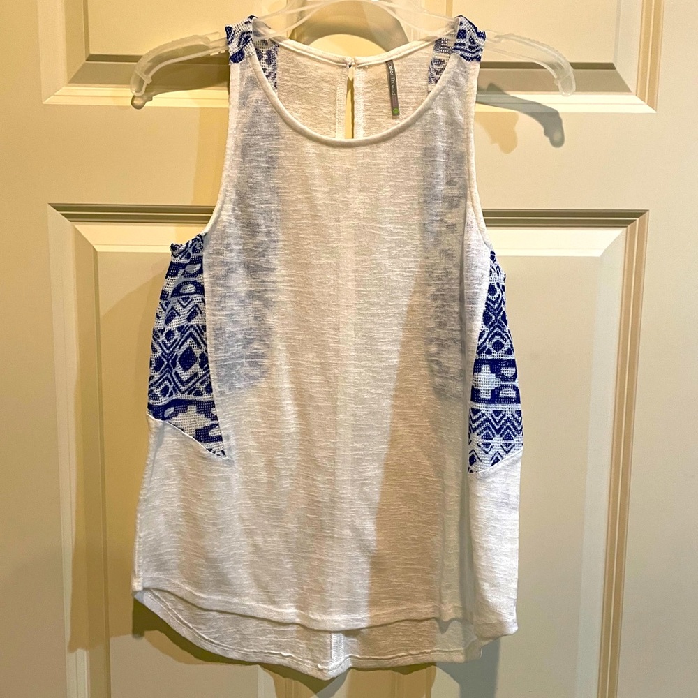 Color Thread Sleeveless Blouse